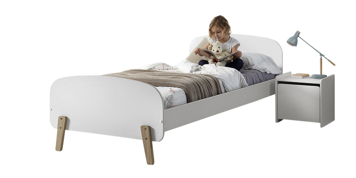Deze KIDDY-combinatie in wit bestaat uit een bed (90x200) en een bijbehorend nachtkastje.