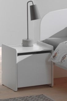 Cette combinaison KIDDY blanche se compose d'un lit (90x200) et de sa table de chevet assortie.