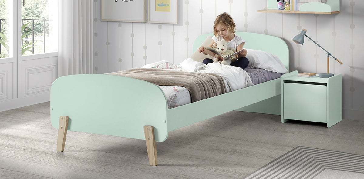 Deze KIDDY-combinatie in mintgroen bestaat uit een bed (90 x 200) en een bijpassend nachtkastje.