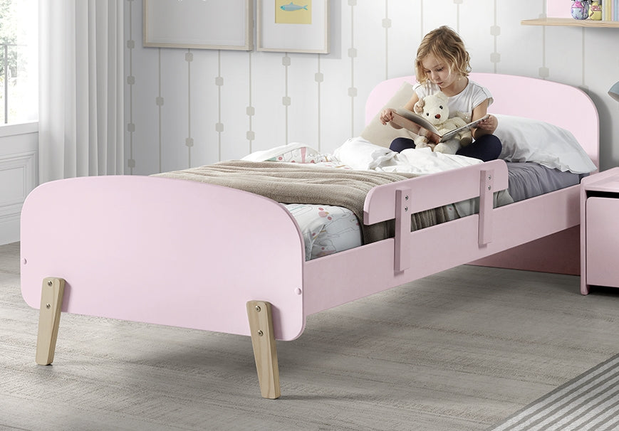 Cette combinaison KIDDY en rose se compose d'un lit (90x200) et de la barrière de sécurité correspondante.