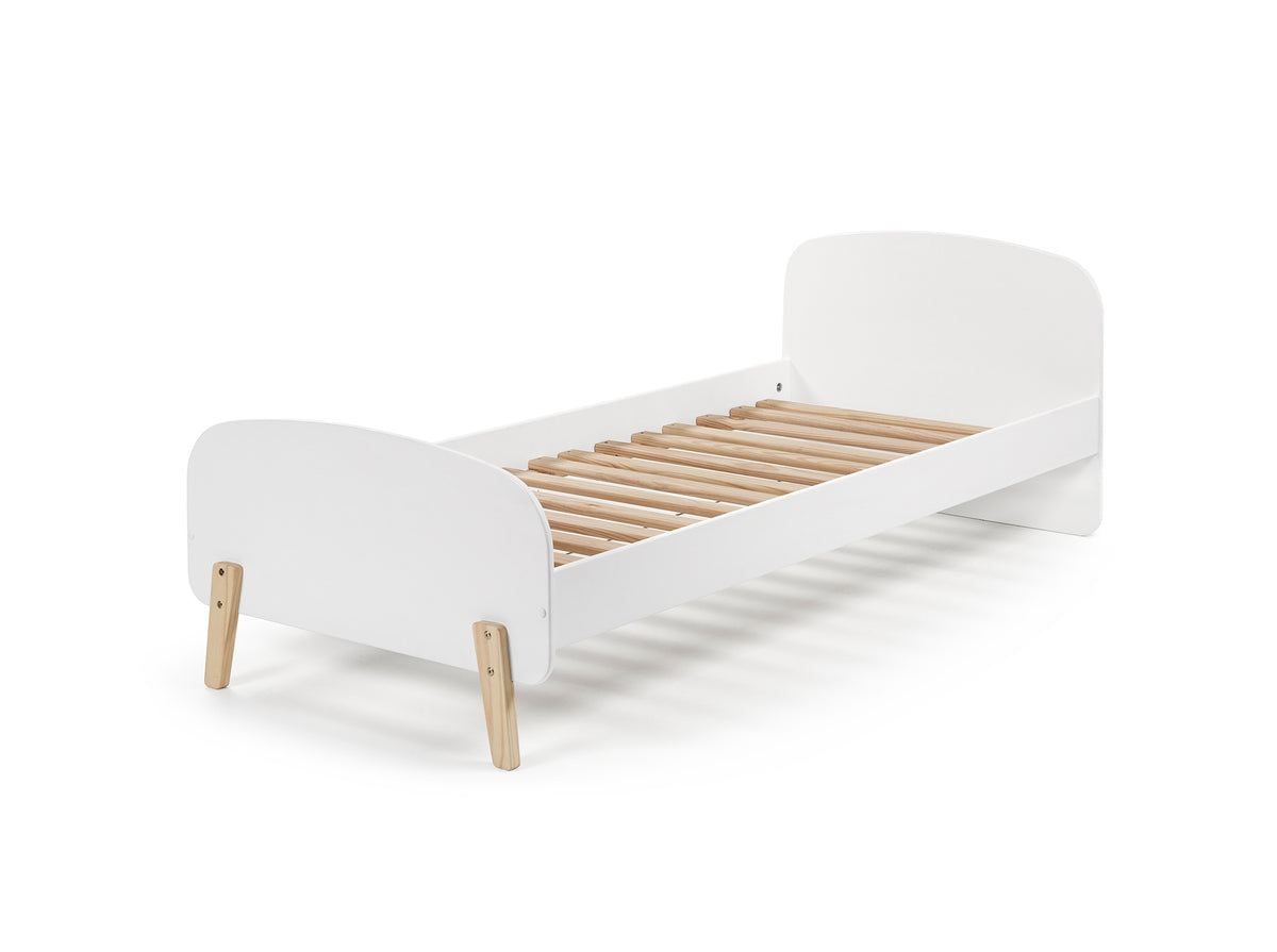Cet ensemble KIDDY blanc se compose d'un lit (90 x 200 cm) avec table de chevet et d'une armoire 2 portes.