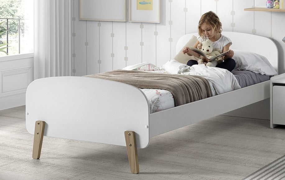 Deze KIDDY-combinatie in wit bestaat uit een bed (90x200) met bijbehorend rolbed en bureau.