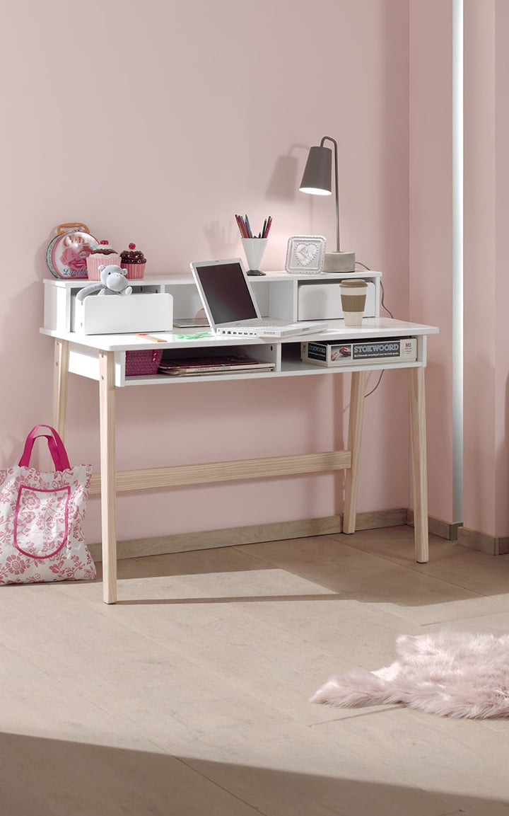 Deze KIDDY-combinatie in wit bestaat uit een bed (90x200) met bijbehorend rolbed en bureau.