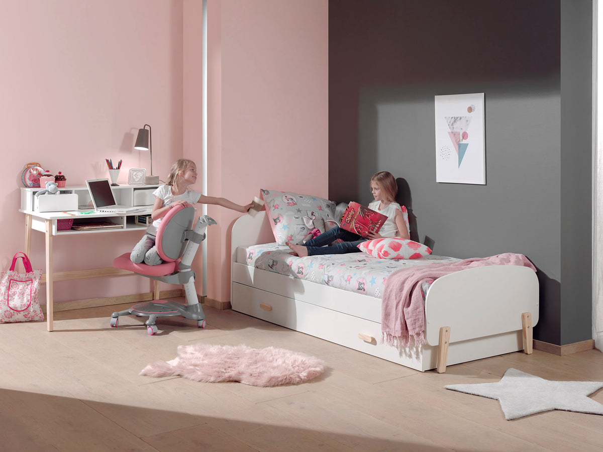 Deze KIDDY-combinatie in wit bestaat uit een bed (90x200) met bijbehorend rolbed en bureau.