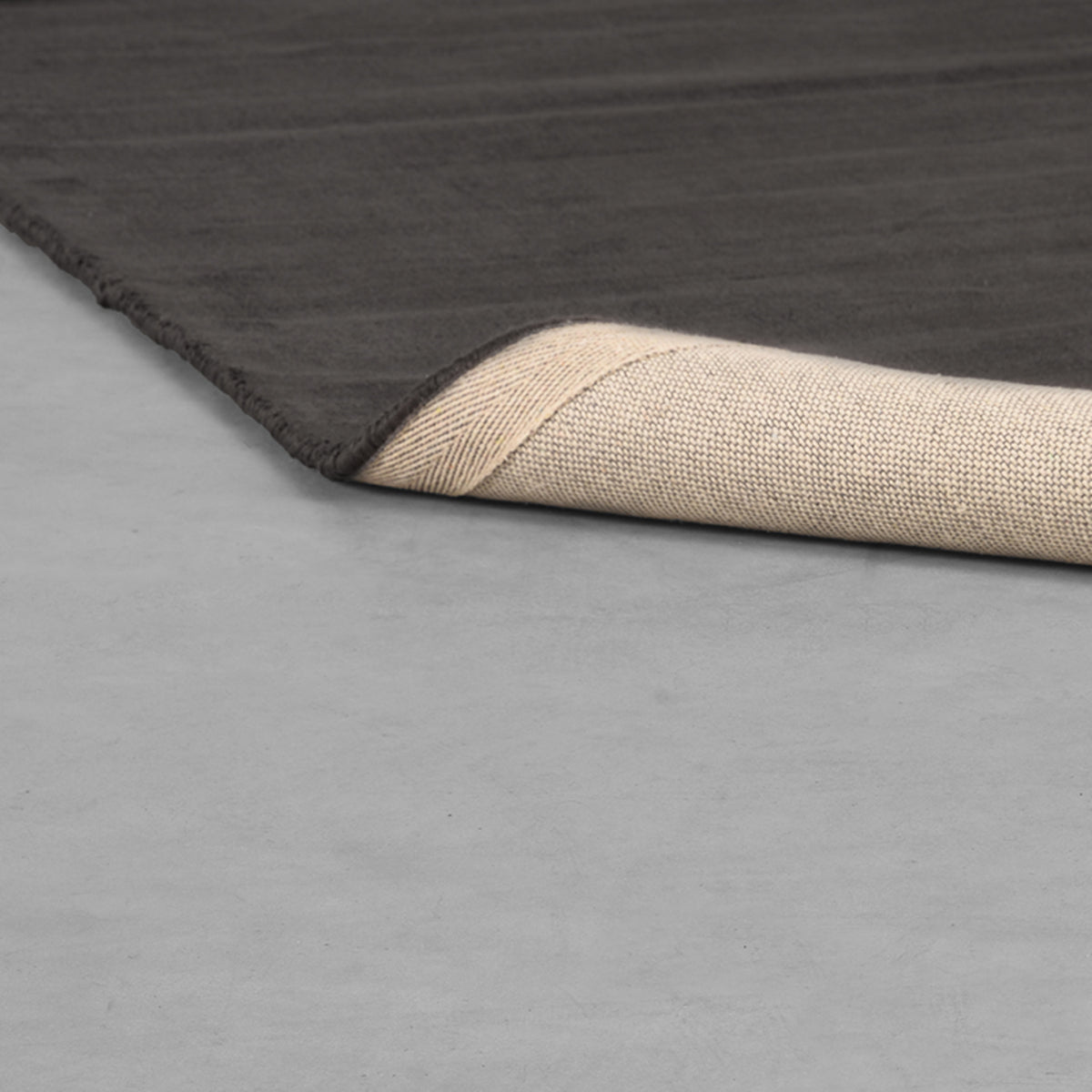 LABEL51 Tapis Velvy - Anthracite - Synthétique
